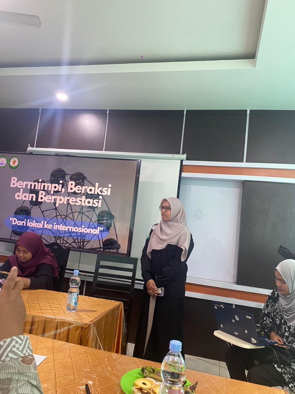 Sharing Session Mahasiswa Berprestasi dalam Workshop Ormawa THP dan HIMALOGISTA